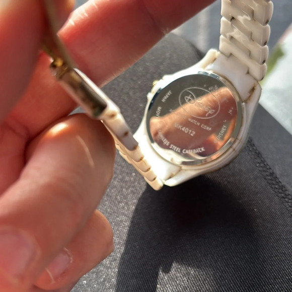 Vintage Disney Mickey Mouse watch-needs battery - Picture 3 of 3